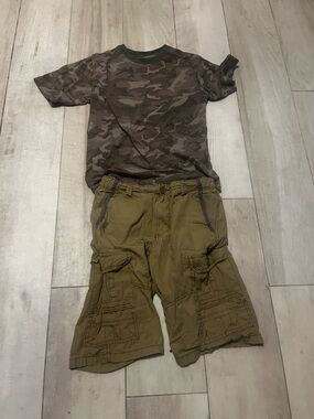 GENERa Boys Khaki Cargo Shorts with Red Logo Detail size 10 - Camo shirt